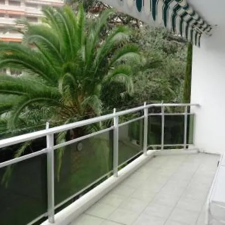 Three Bedroom, Two Bathroom In With Large Terrace - 880 Appartement