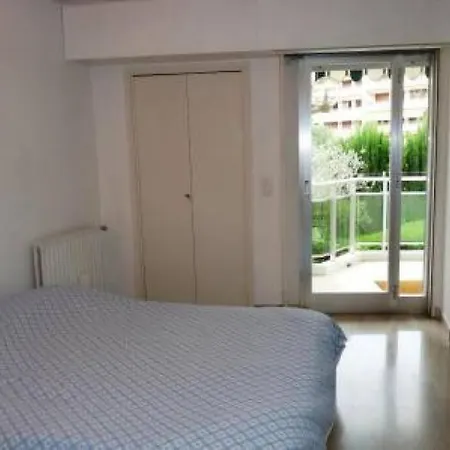 Appartement Three Bedroom, Two Bathroom In With Large Terrace - 880 *