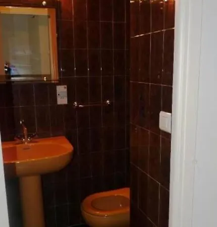 Three Bedroom, Two Bathroom In With Large Terrace - 880 Appartement